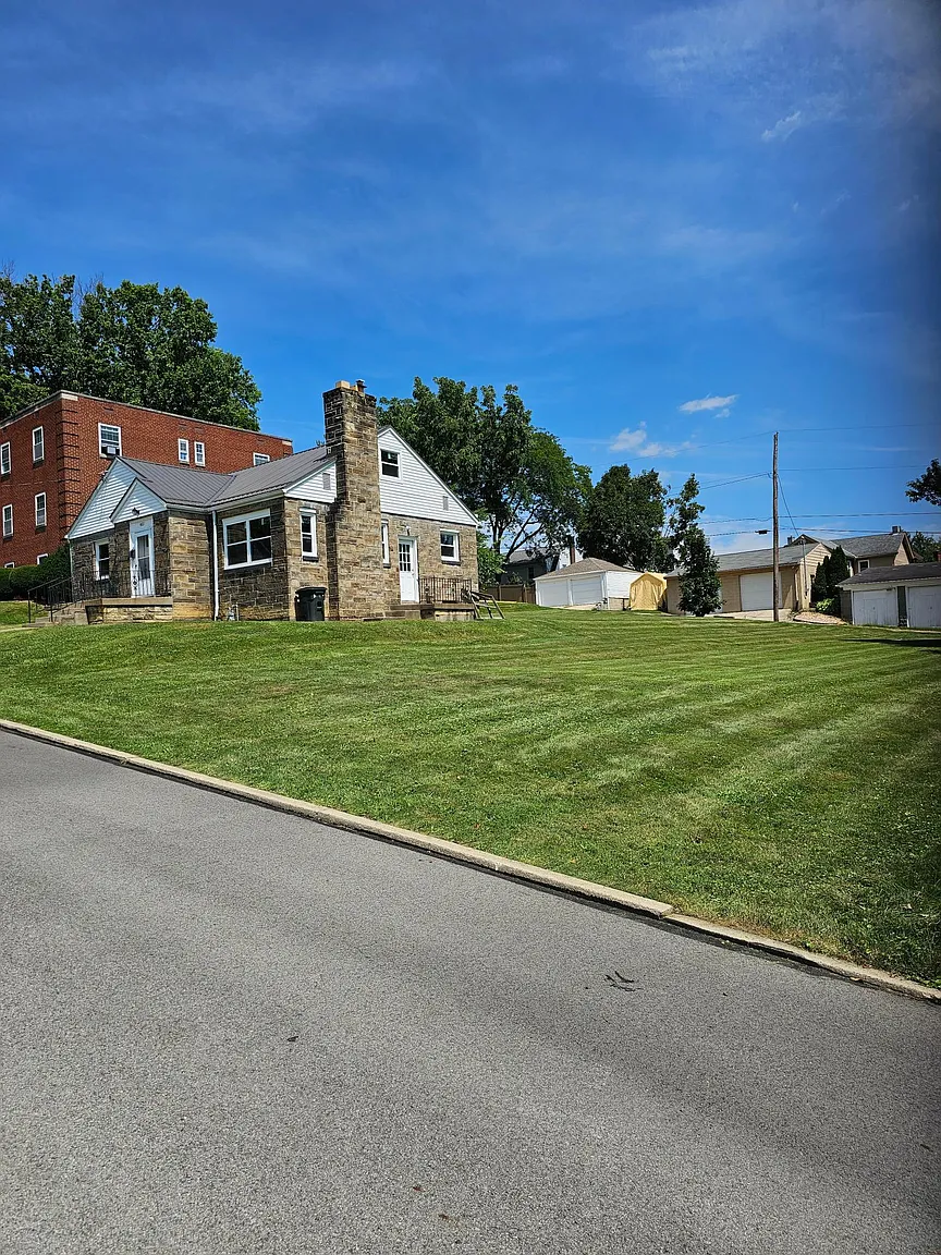 421 Culbertson Ave photo 1