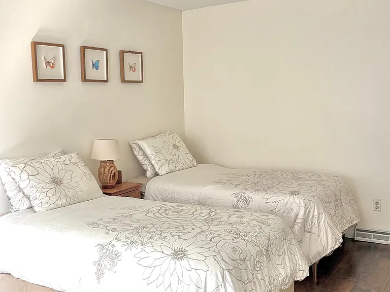 1724 Lockhart St — Photo 5