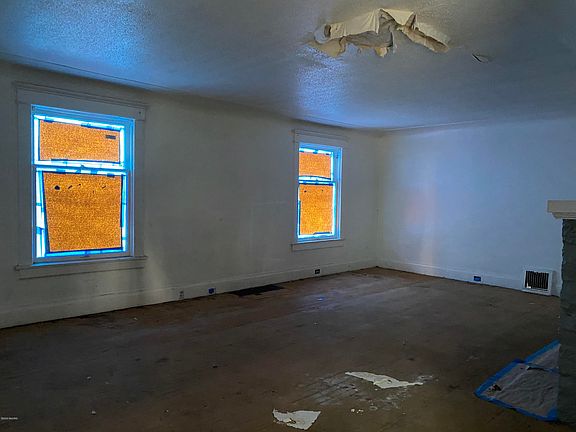 3rd image of 2141 Peck St