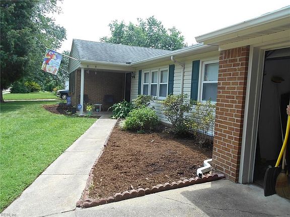 4th image of 921 Duke Of Suffolk Dr