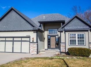 10906 Country Ln, Peculiar, MO 64078
