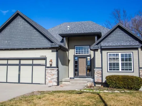 10906 Country Ln, Peculiar, MO 64078