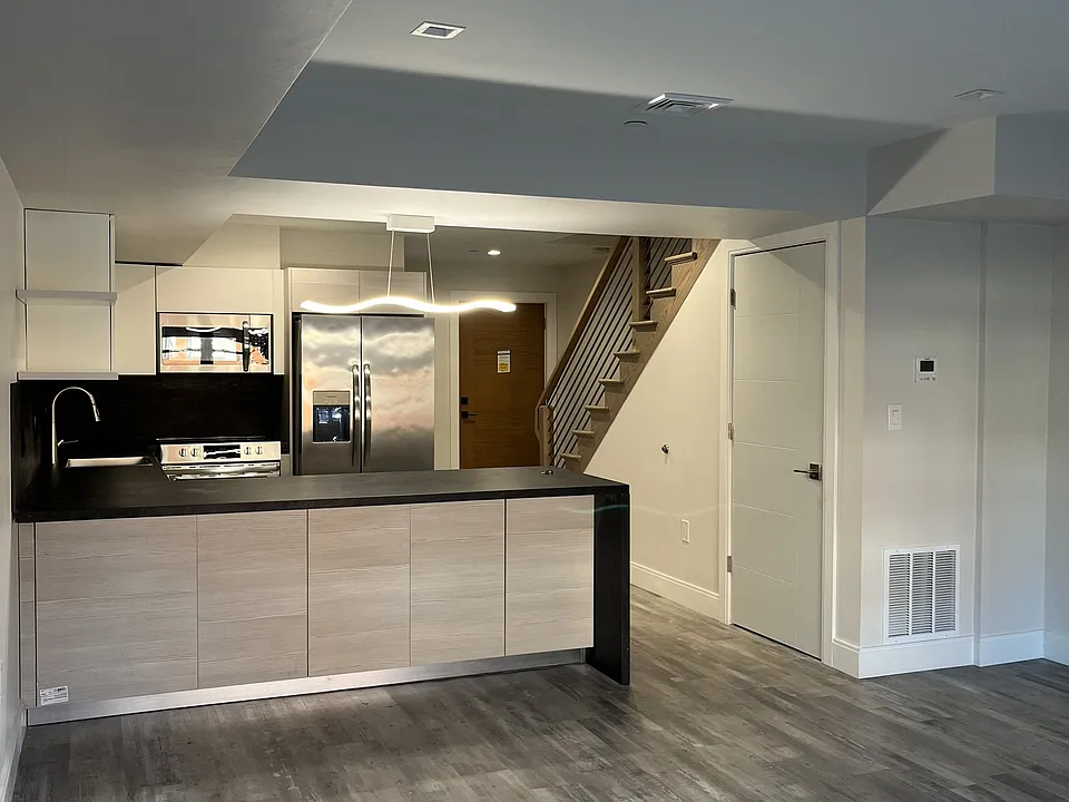 316 Shrewsbury St #7W