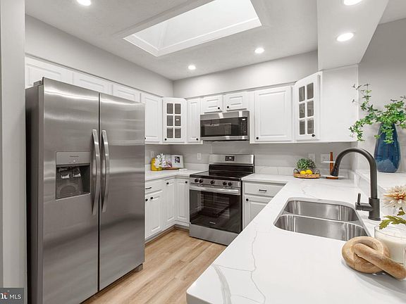 4th image of 121 Eagle Ct