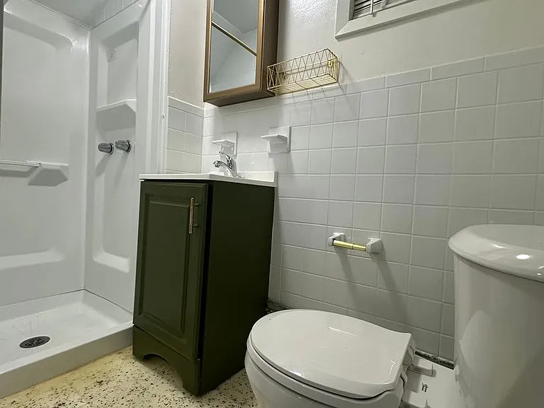 891 Broadway — Photo 7