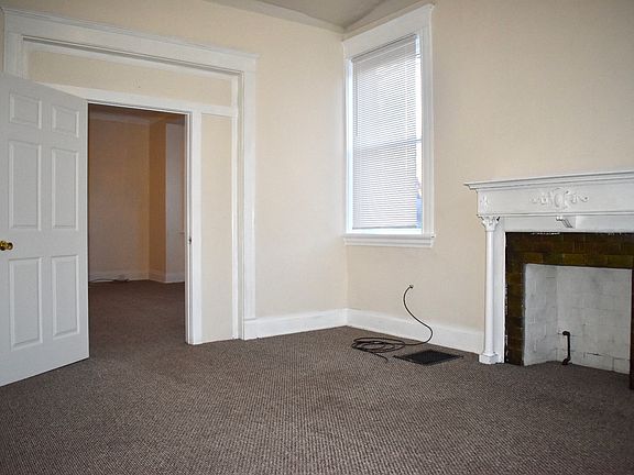 3rd image of 671 Glenwood Ave APT 1