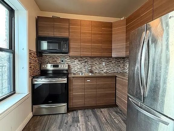2nd image of 1244 Pacific St APT 5B