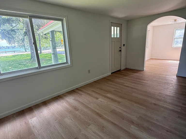 4374 E River Rd — Photo 10
