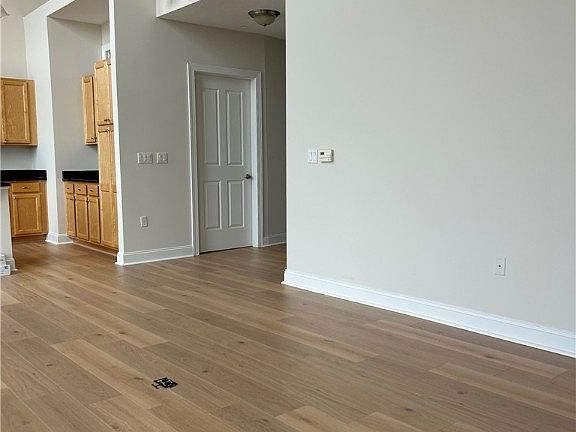 4th image of 16800 Van Aken Blvd APT 414