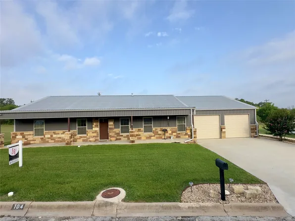 104 Nelson St, Comanche, TX 76442