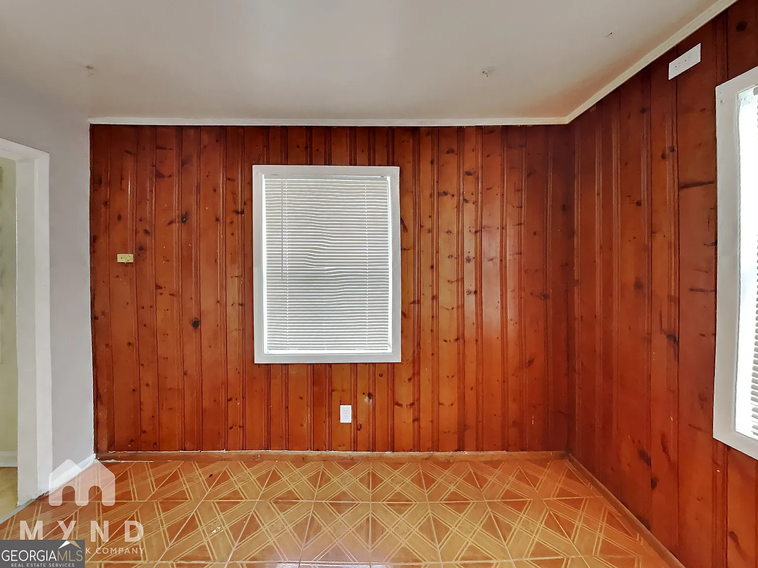 2 bed, 1.0 bath, $1,065 — Photo 3