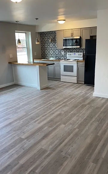 305 E Swissvale Ave #6 — Photo 1