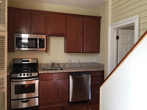 4th image of 405 E 10th St #405