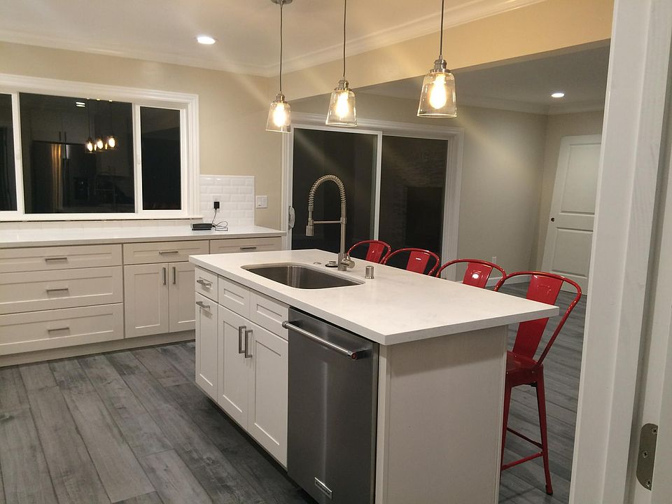 1st image of 2865 Nicholas Dr