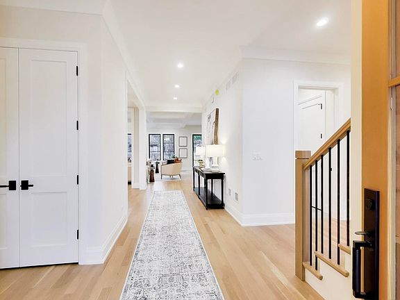 3rd image of 2938 Indianwood Rd