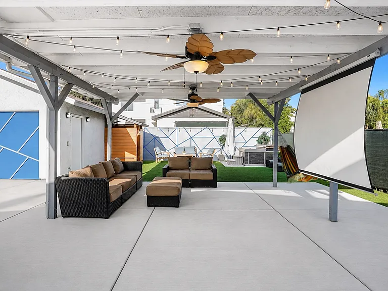 7834 Beck Ave — Photo 3