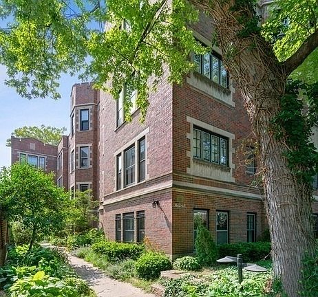 3rd image of 5612 S Blackstone Ave APT 2