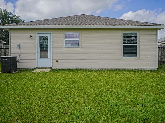 3rd image of 6815 Rambling Brook Ln