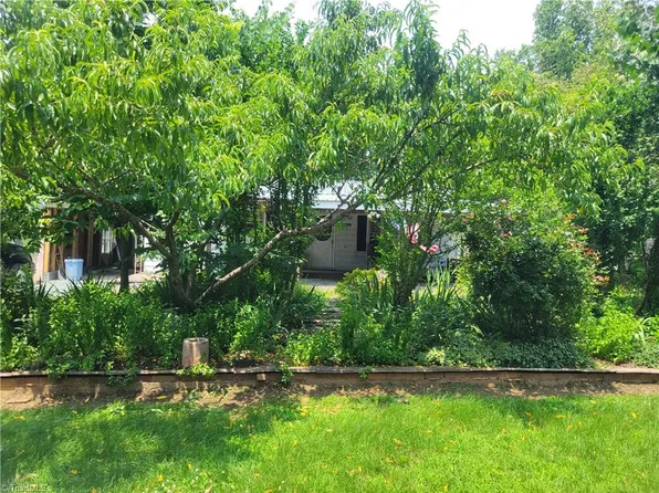 1725 Greymar Dr, Walkertown, NC 27051