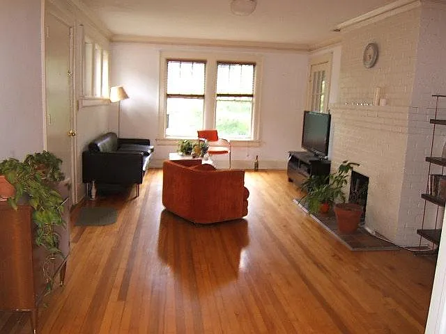 Building Photo - 664 Linwood Ave NE #4