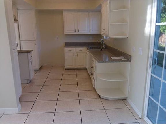 4th image of 302 Faxina Ave