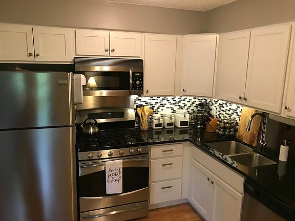 5th image of 11 Cedar Ct APT 8