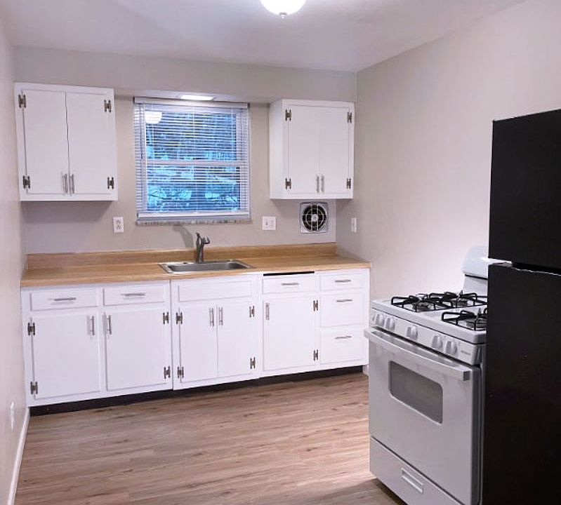 1st image of 111 Fairview Ave E Floor 2