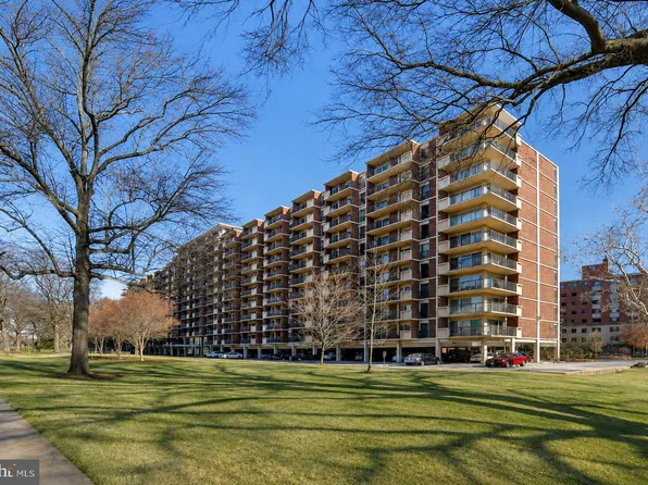 1300 Army Navy Dr APT 106, Arlington, VA 22202