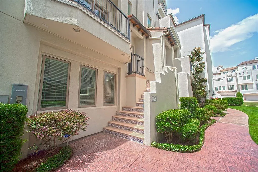 3 bed, 3.5 bath, 3255 sqft, $6,500 — Photo 3