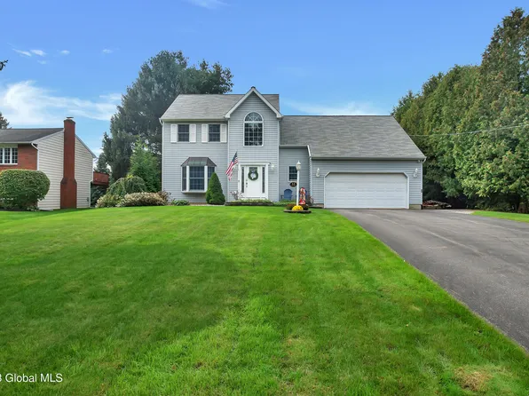 32 Vandenburg Lane, Latham, NY 12110