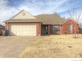 2126 W Oak St, Collinsville, OK 74021