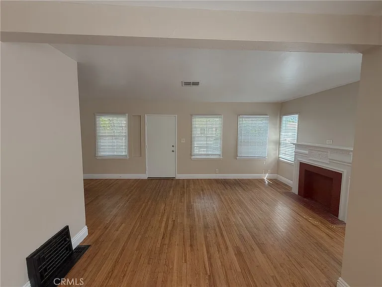126 S Batavia St — Photo 9