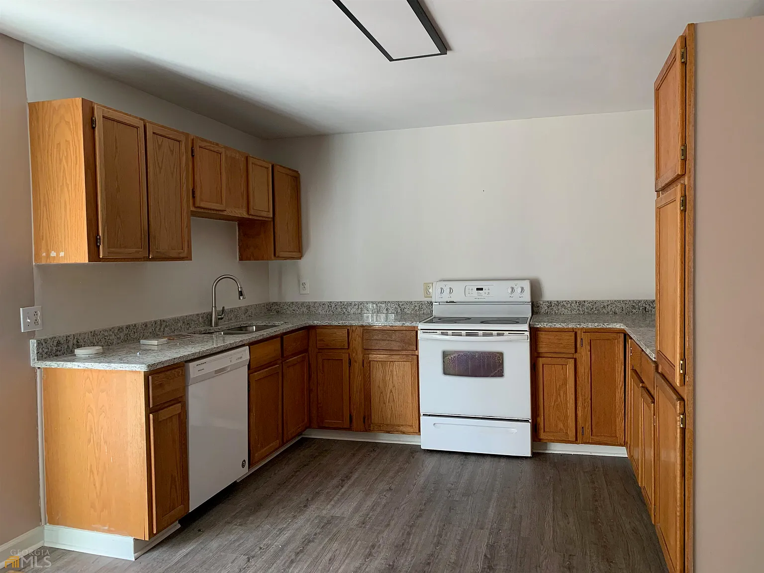 4 bed, 2.5 bath, 1479 sqft, $1,600 — Photo 3
