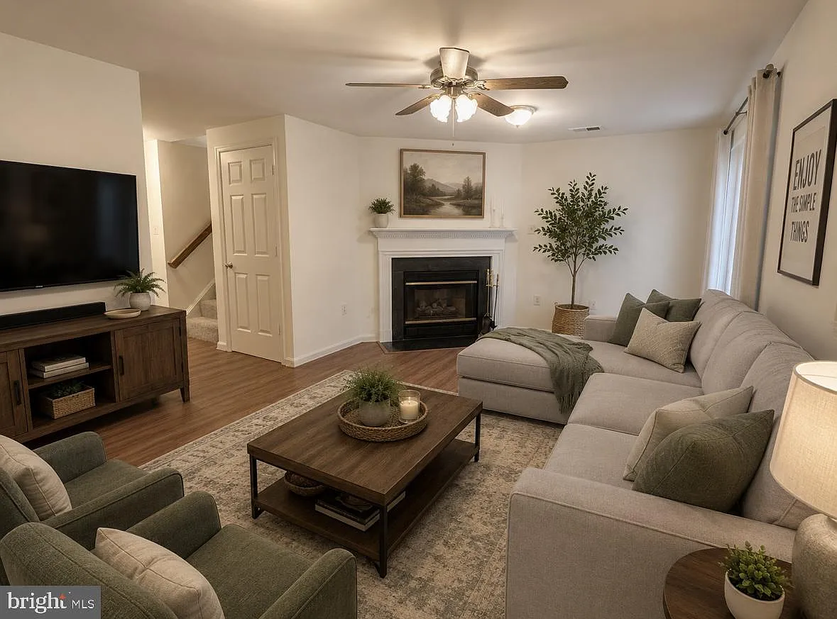 3 bed, 3.5 bath, 1953 sqft, $2,450 — Photo 3