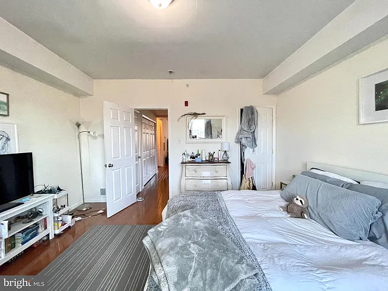 1131 Green St #3 — Photo 17
