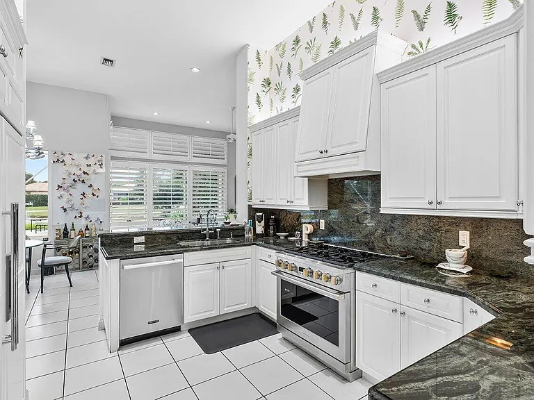 3 Bermuda Lake Dr — Photo 17