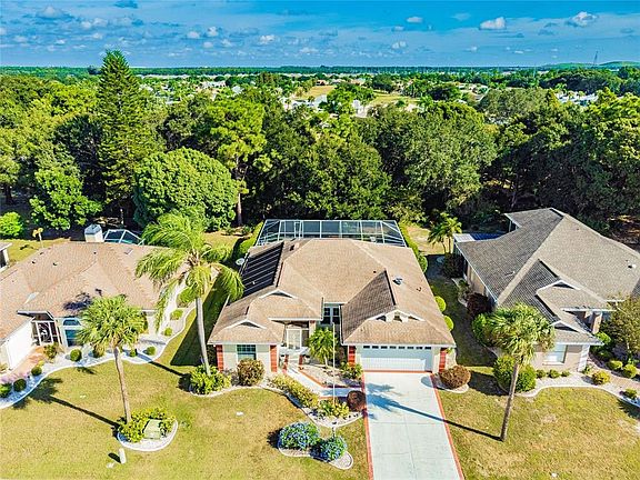 4th image of 305 Caloosa Woods Ln