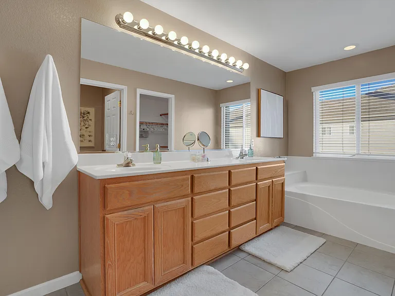 3555 Mammoth Cave Cir — Photo 32