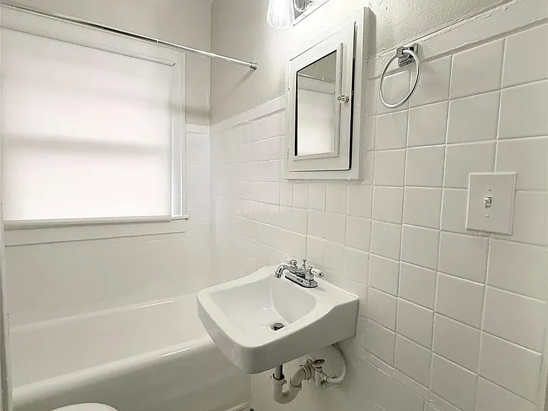 1136 Berthea St #11 — Photo 13