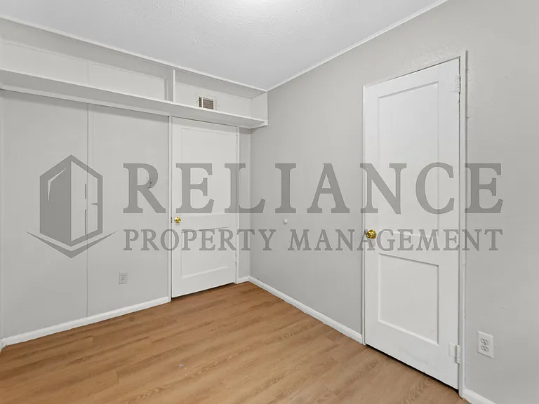 2450 N Prince St — Photo 12