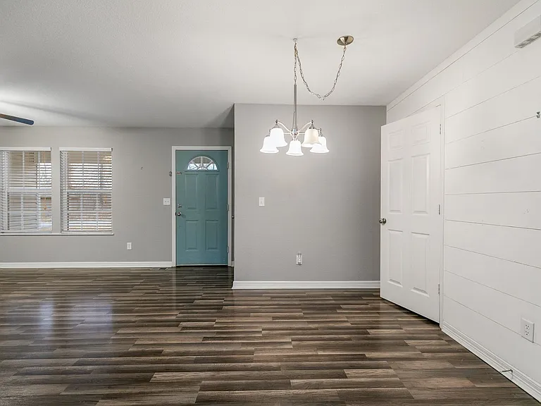 32 Kendal Dr — Photo 7