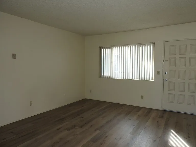 4944 Narragansett Ave — Photo 37