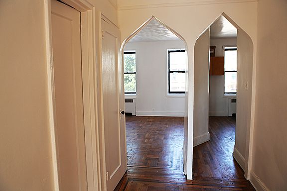 4th image of 618 Willoughby Ave APT 4
