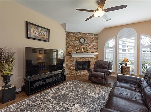 4th image of 2832 Woodson Dr