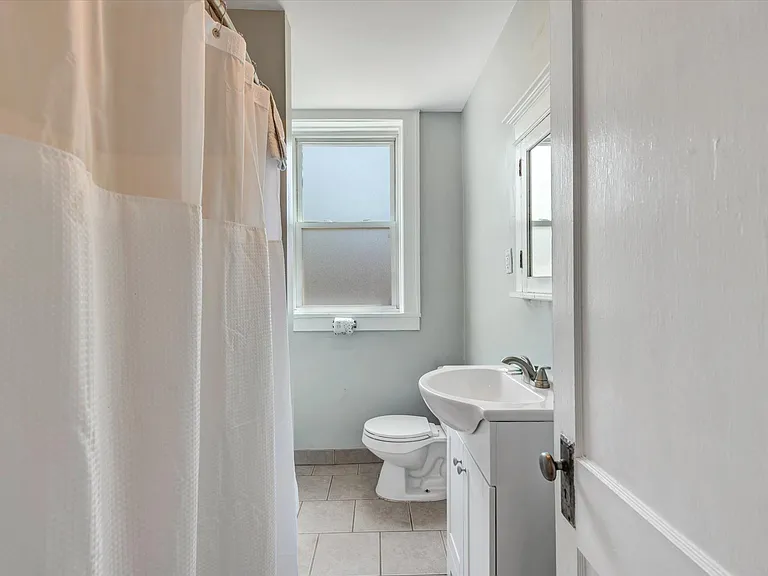 4933 Odell St #2E — Photo 14