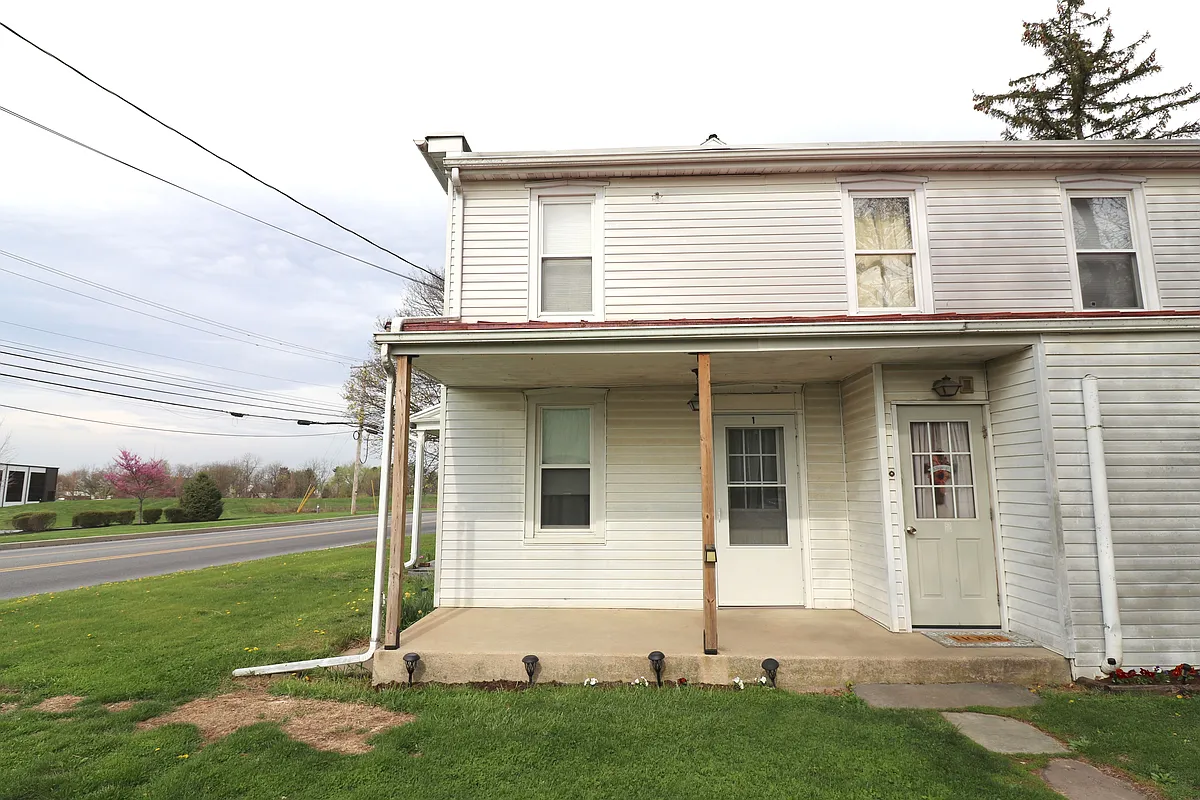 Building Photo - 81 W Millport Rd #1
