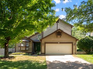 871 Ginger Wood Ct, Ballwin, MO