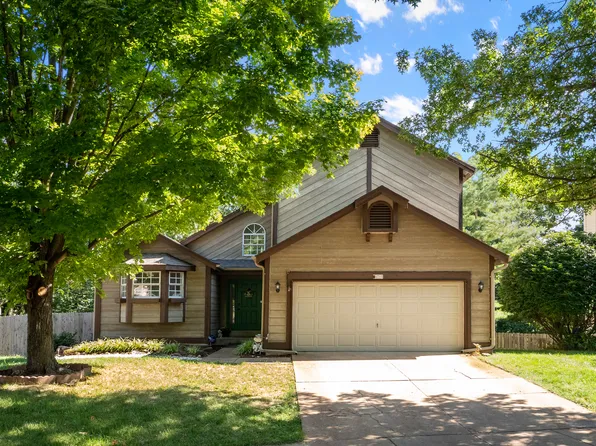 871 Ginger Wood Ct, Ballwin, MO 63021