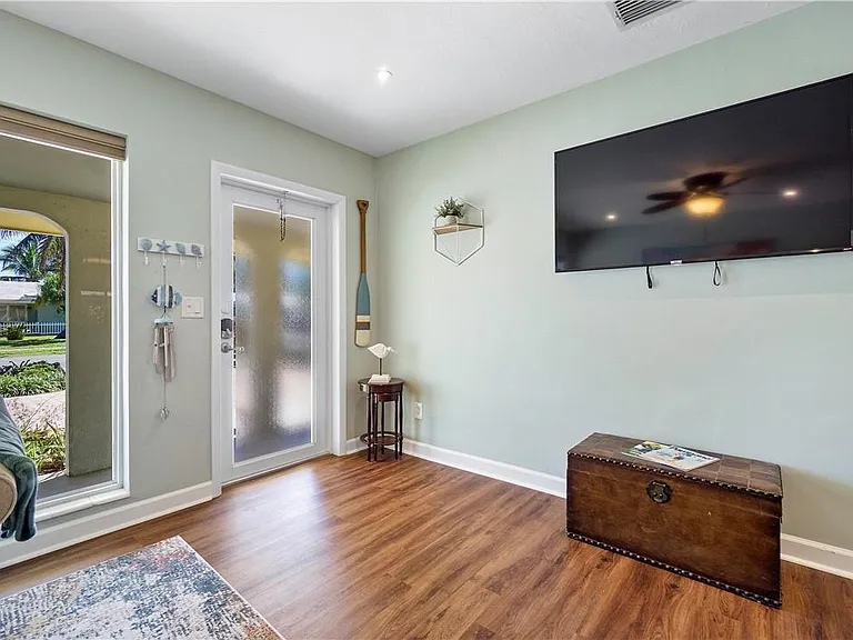 161 SE 5th Ct — Photo 11