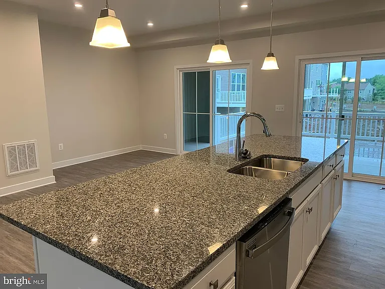 Kitchen island/bar